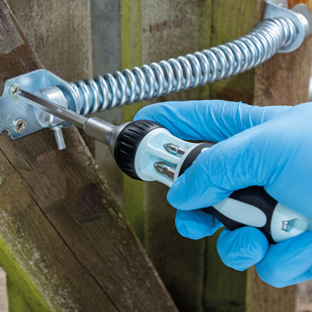 Soft Grip 7 In 1 Ratcheting Screwdriver And Bit Set