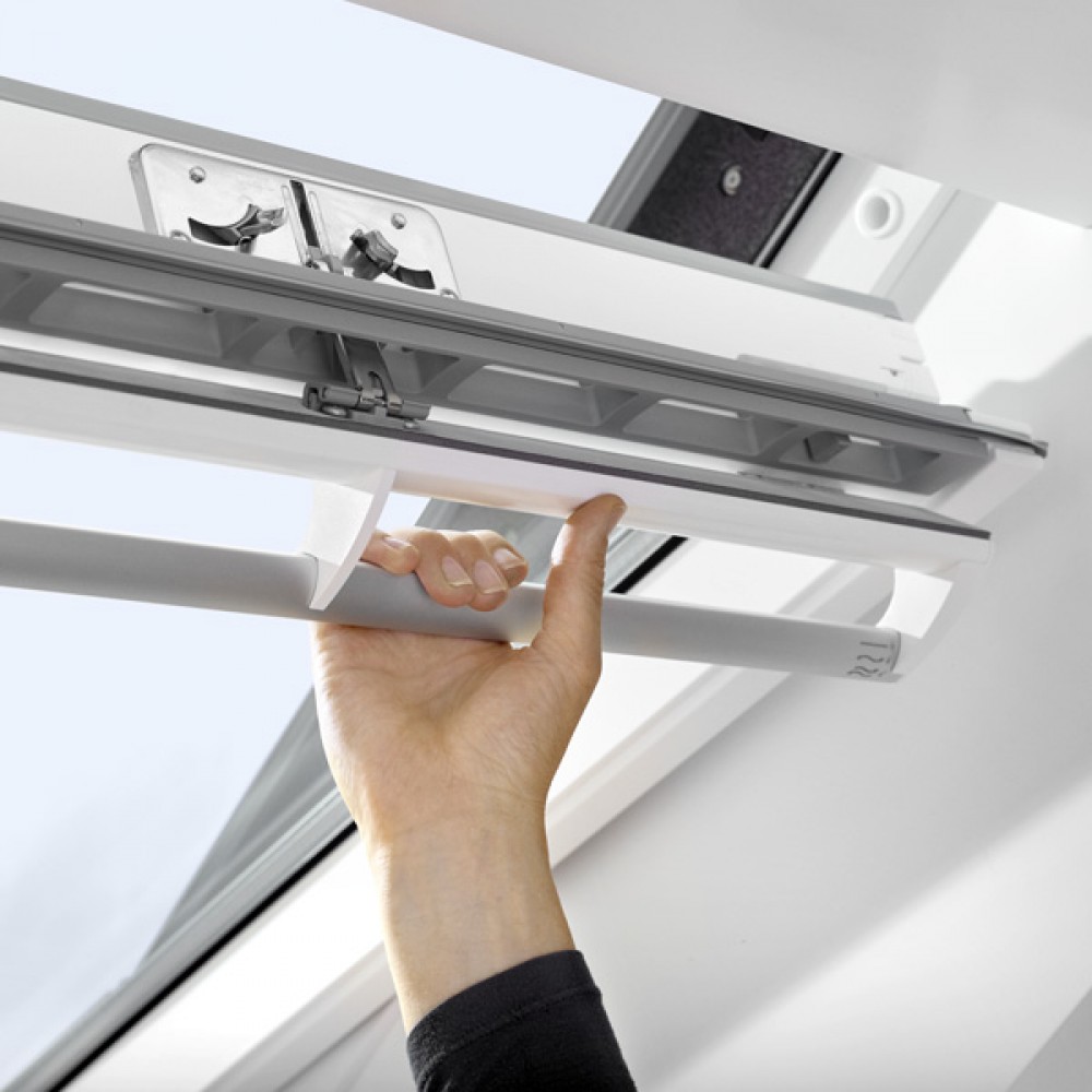 Velux Ggl Mk04 2070 Centre-pivot 78x98 White Painted 2x Glazed