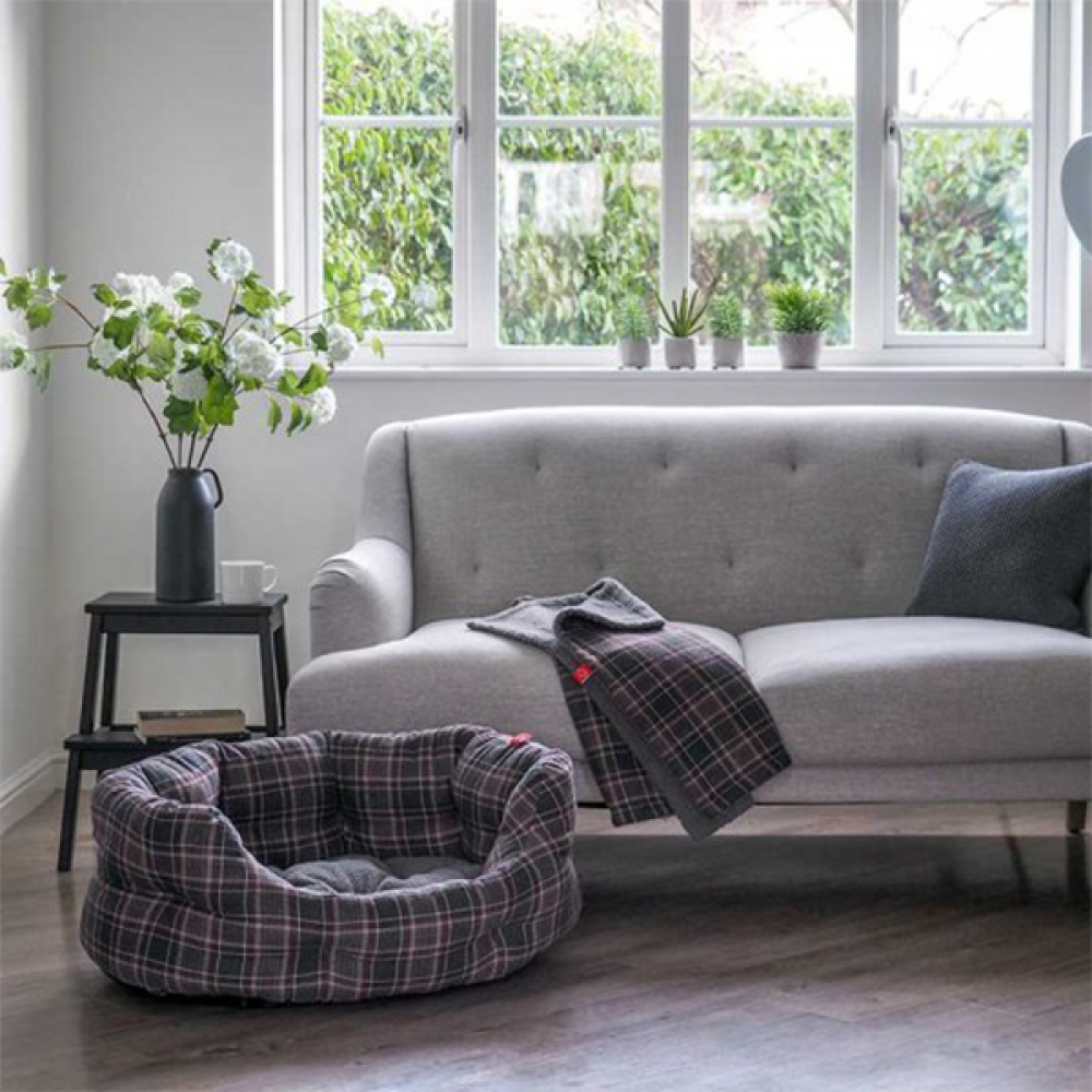 Plaid Oval Bed - Small | 8002037