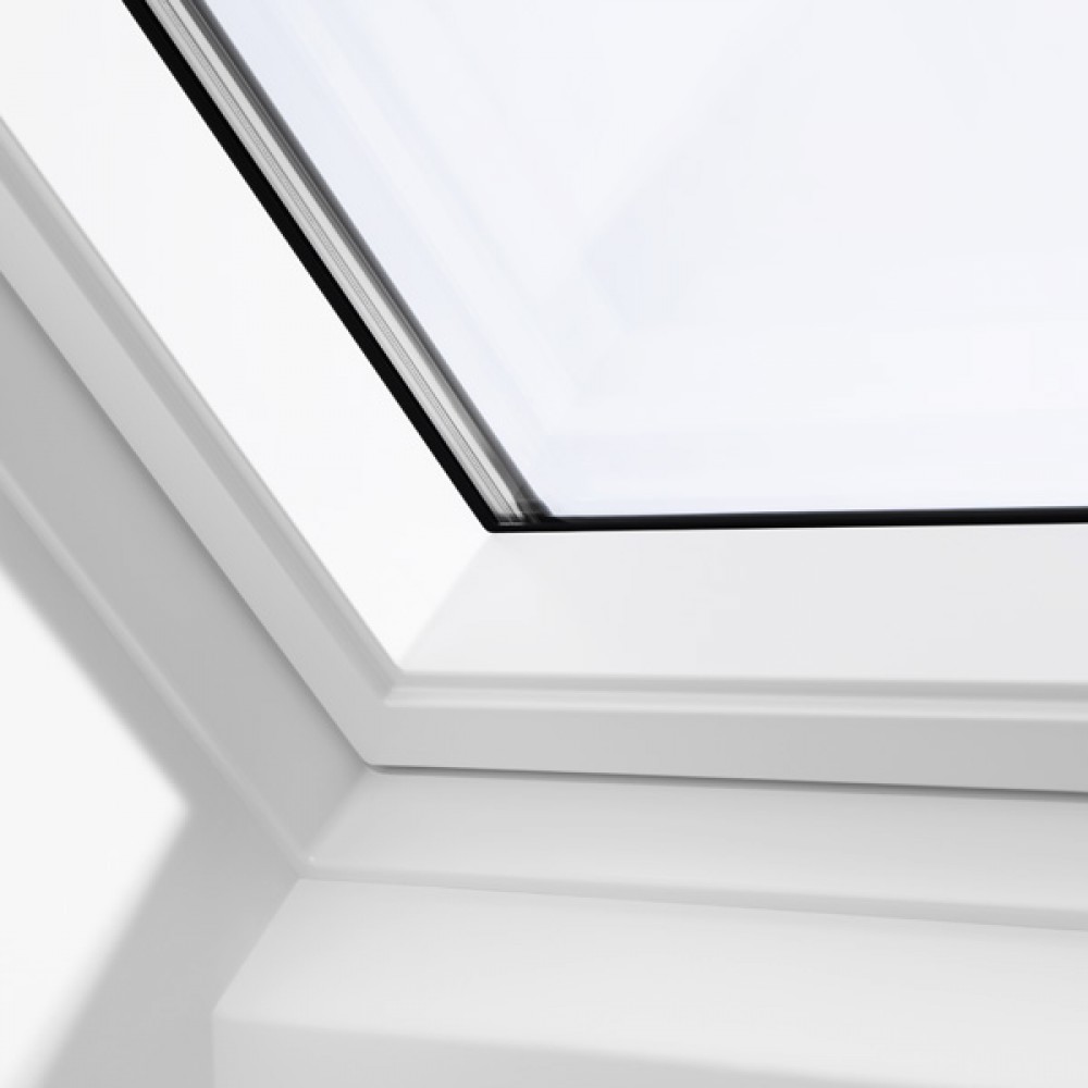 Velux Centre-Pivot Roof Window | GGL | White Painted Finish