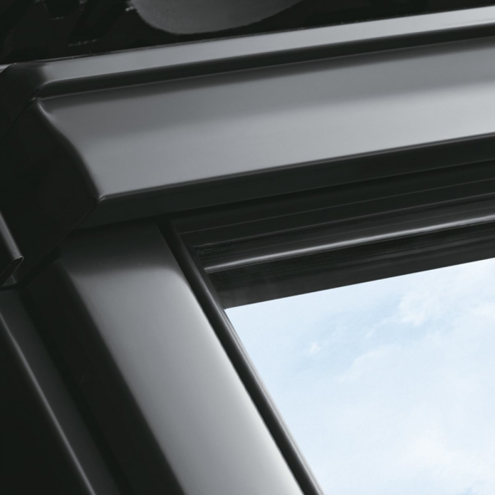 Velux Centre-Pivot Roof Window | GGL | White Painted Finish